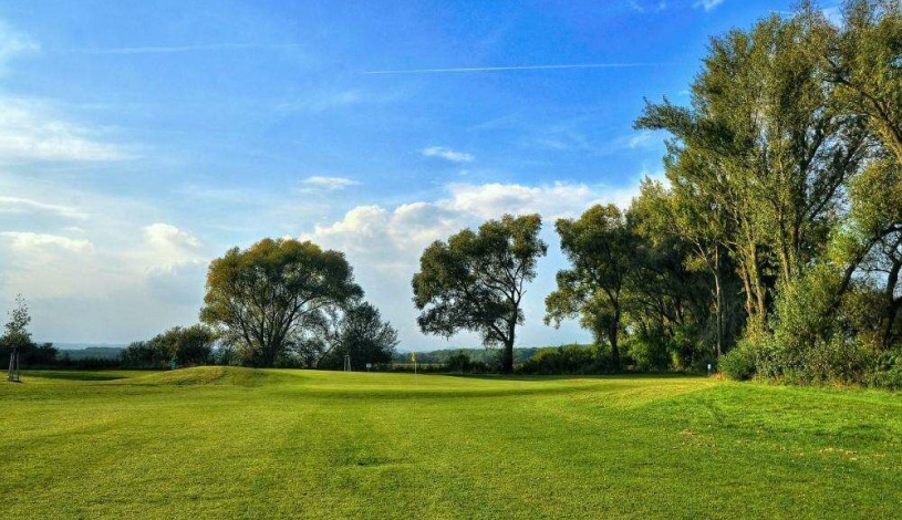 Golf resort Jezera Ostrožská Nová Ves